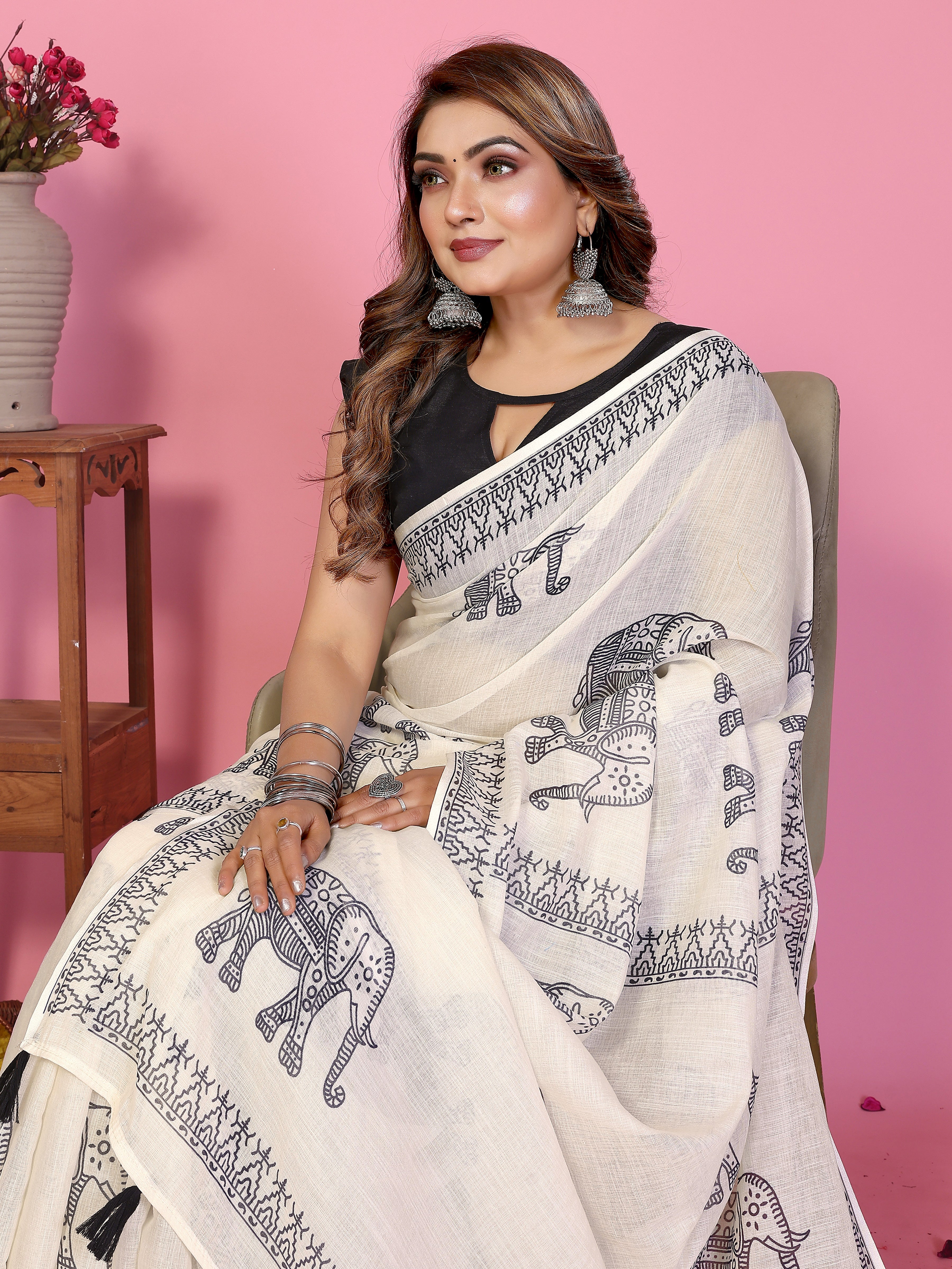 Women Soft Linen Cotton Floral Printed Saree with Geometric Pallu Design