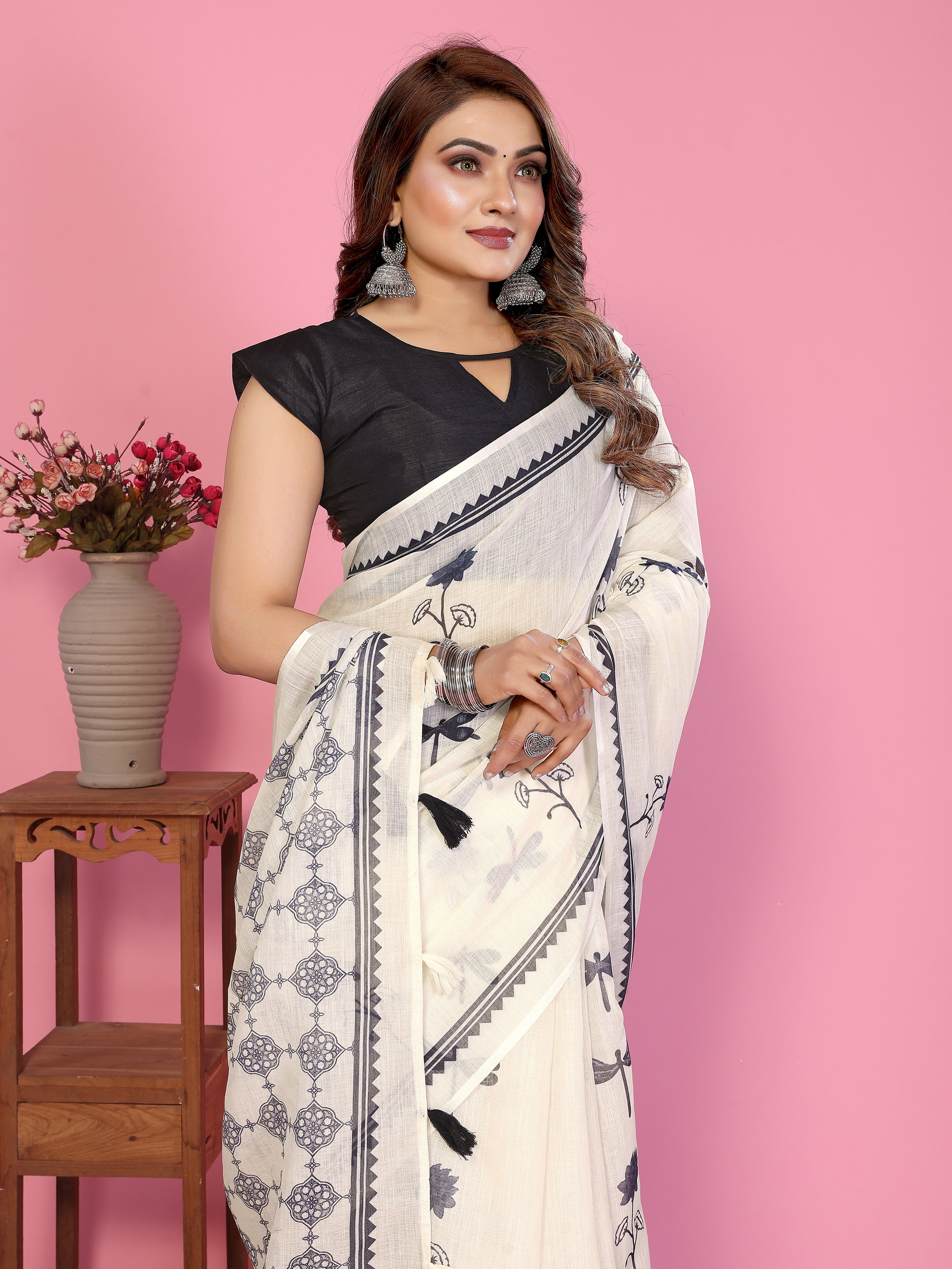 Women Soft Linen Cotton Floral Printed Saree with Geometric Pallu Design