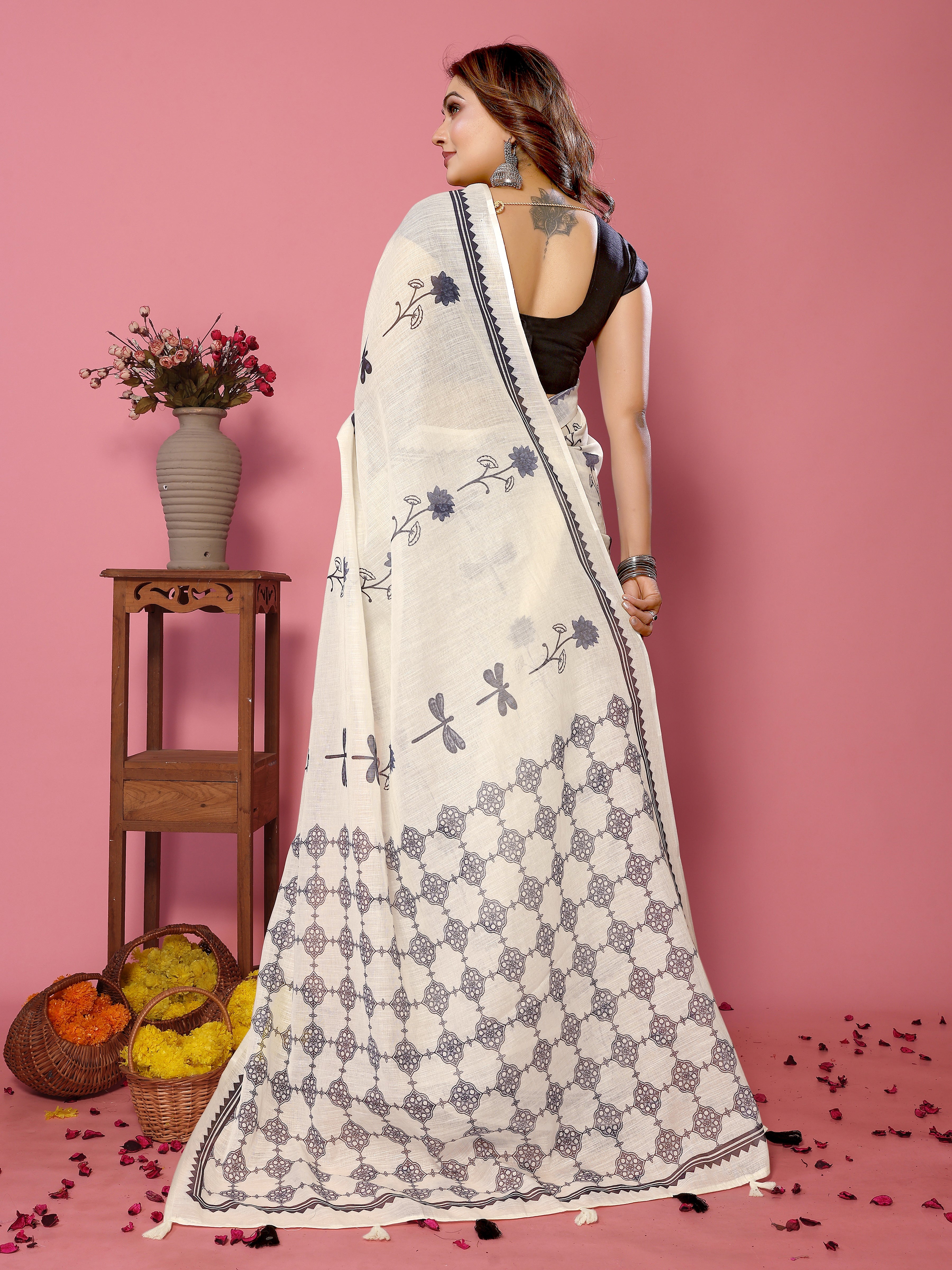 Women Soft Linen Cotton Floral Printed Saree with Geometric Pallu Design