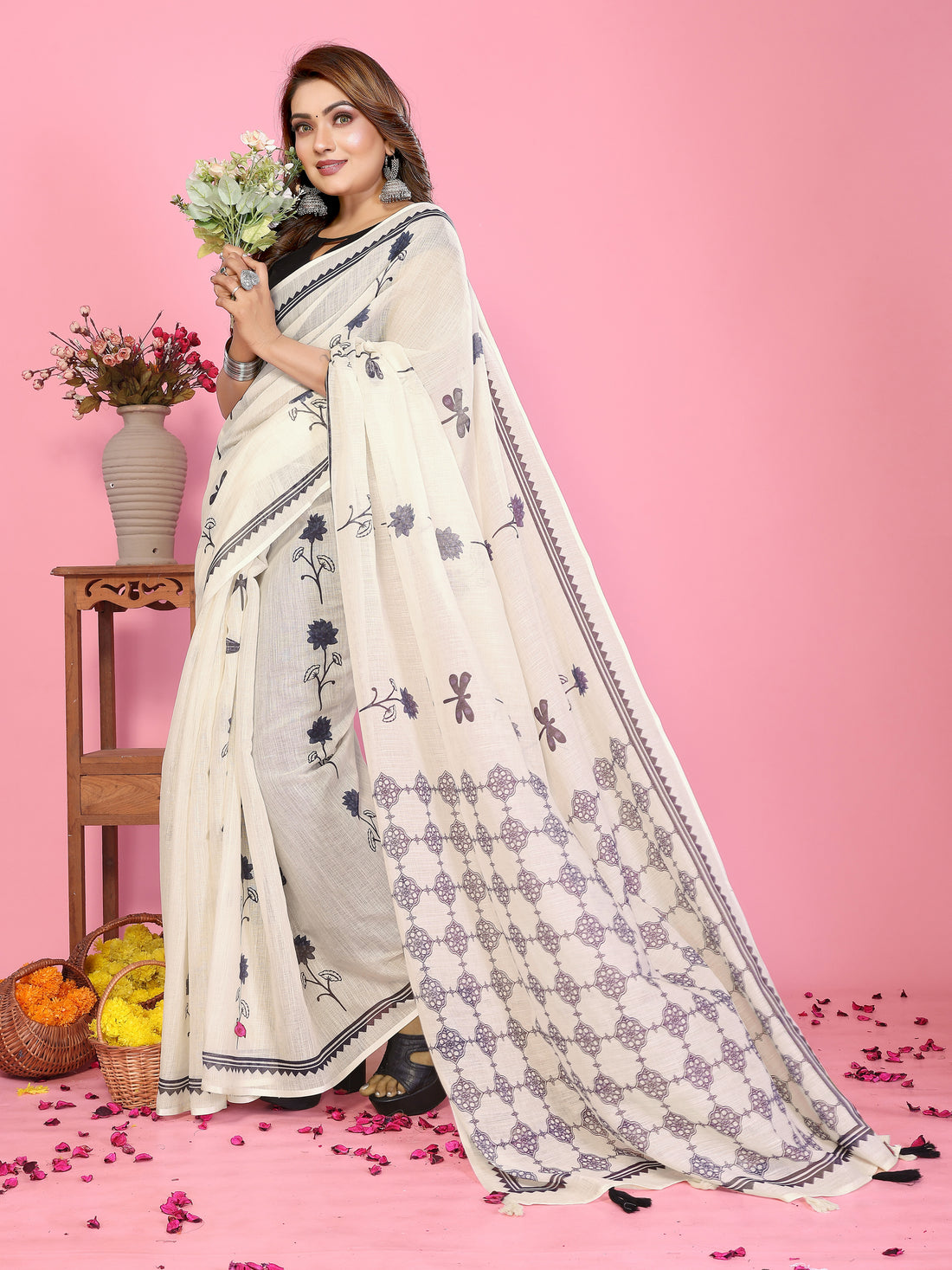 Women Soft Linen Cotton Floral Printed Saree with Geometric Pallu Design