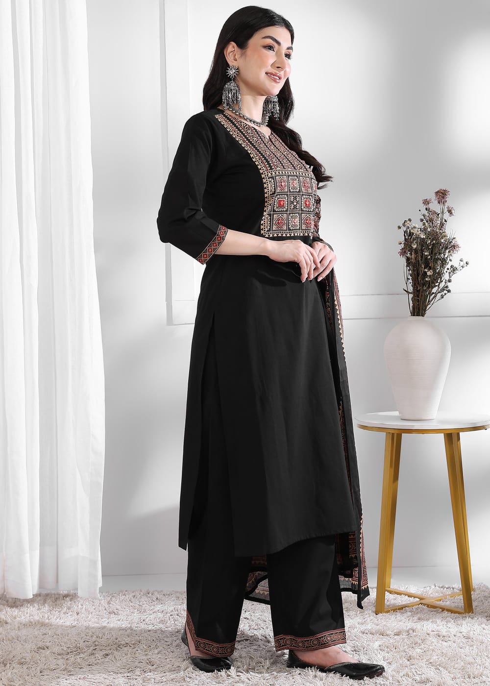 Women Ethnic Motifs Printed Regular Kurta with Pant & With Dupatta Kurta Sets