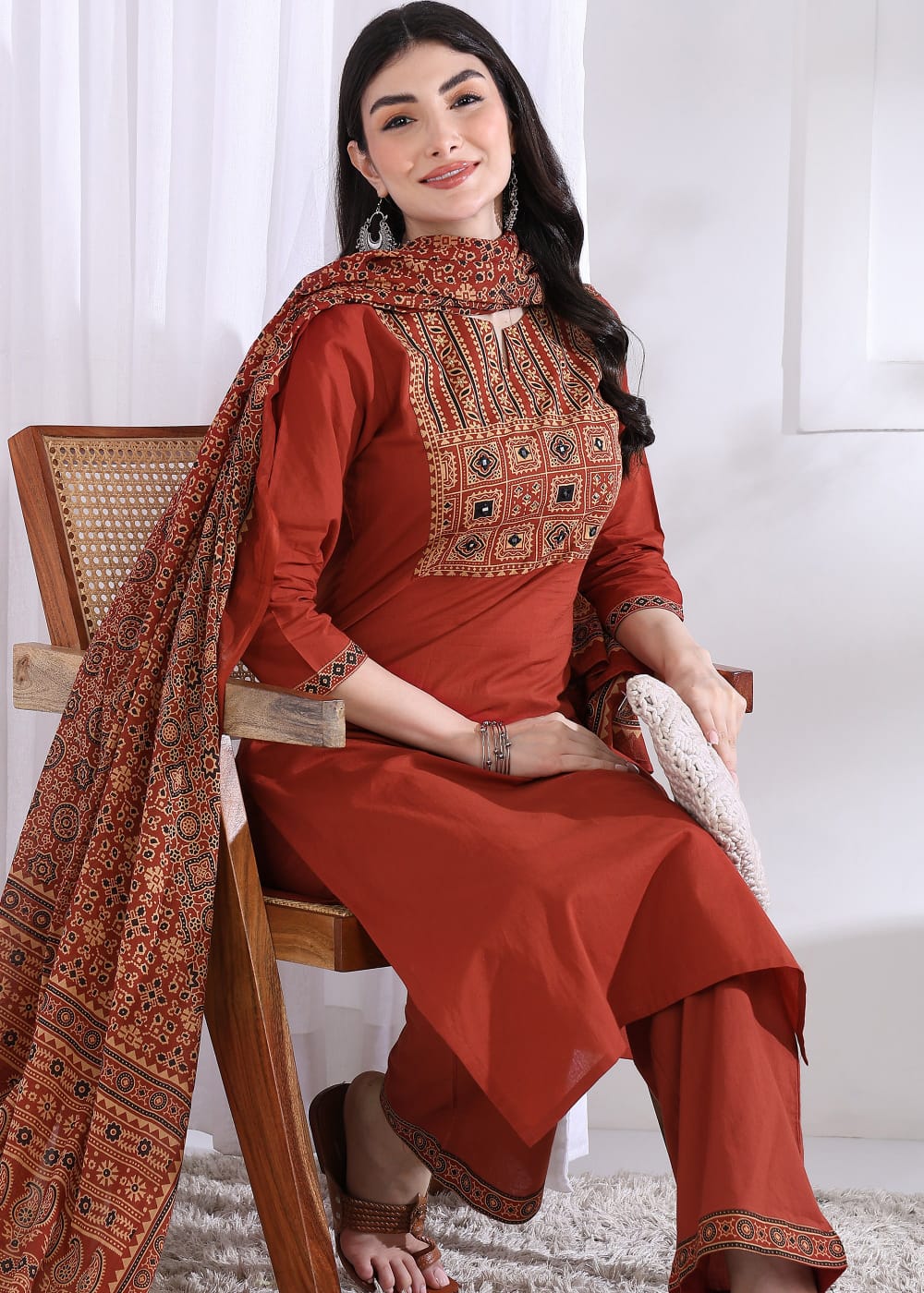 Women Ethnic Motifs Printed Regular Kurta with Pant & With Dupatta Kurta Sets