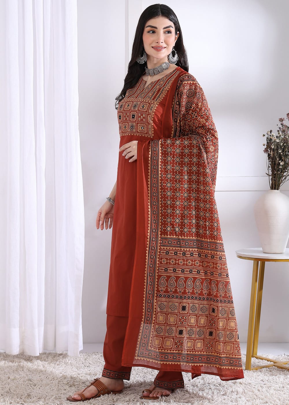Women Ethnic Motifs Printed Regular Kurta with Pant & With Dupatta Kurta Sets