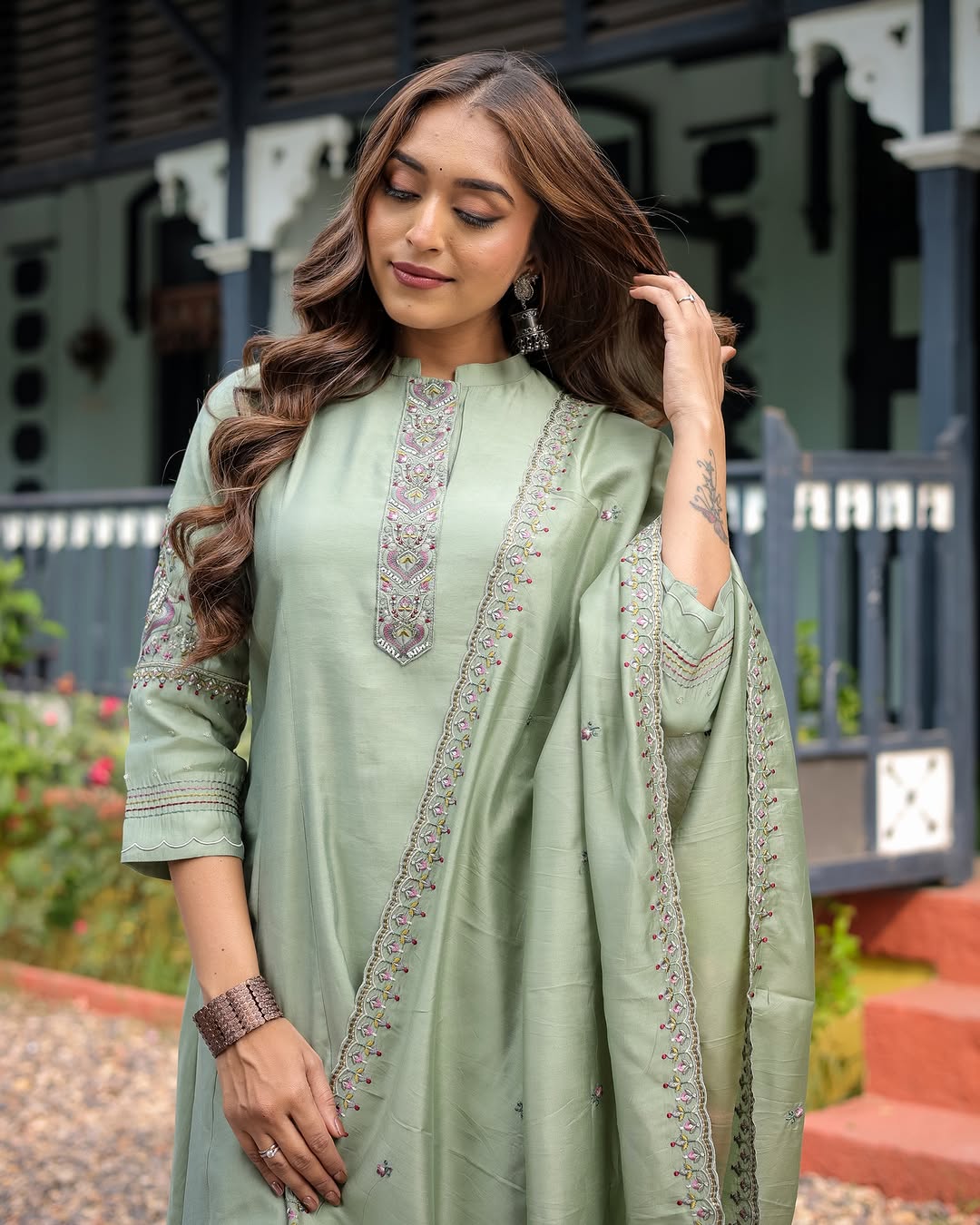Women Ethnic Motifs Embroidered Regular Thread Work Kurta with Pant & With Dupatta