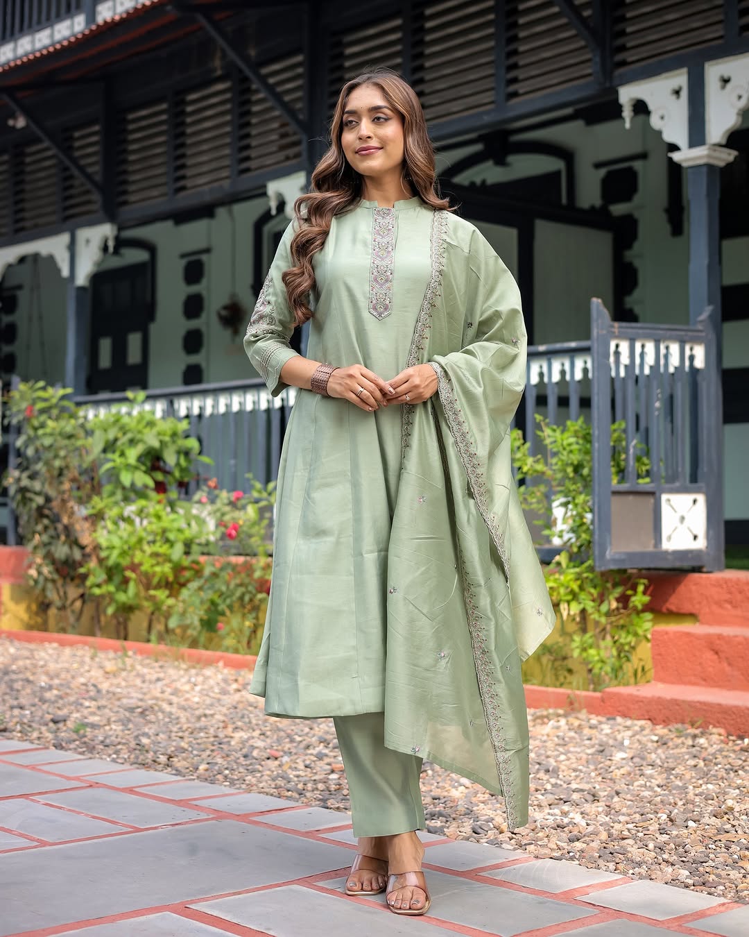 Women Ethnic Motifs Embroidered Regular Thread Work Kurta with Pant & With Dupatta