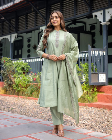 Women Ethnic Motifs Embroidered Regular Thread Work Kurta with Pant & With Dupatta