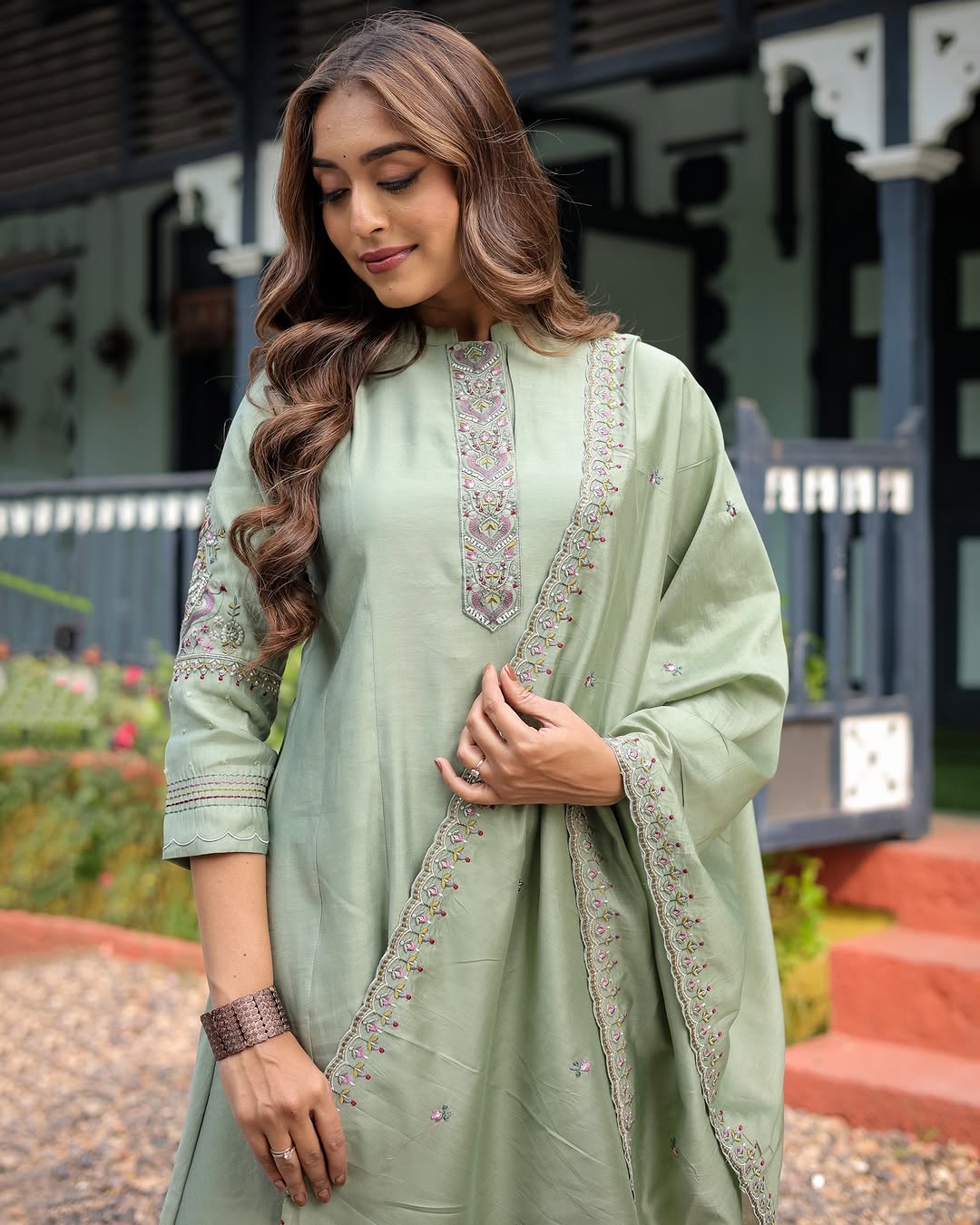 Women Ethnic Motifs Embroidered Regular Thread Work Kurta with Pant & With Dupatta