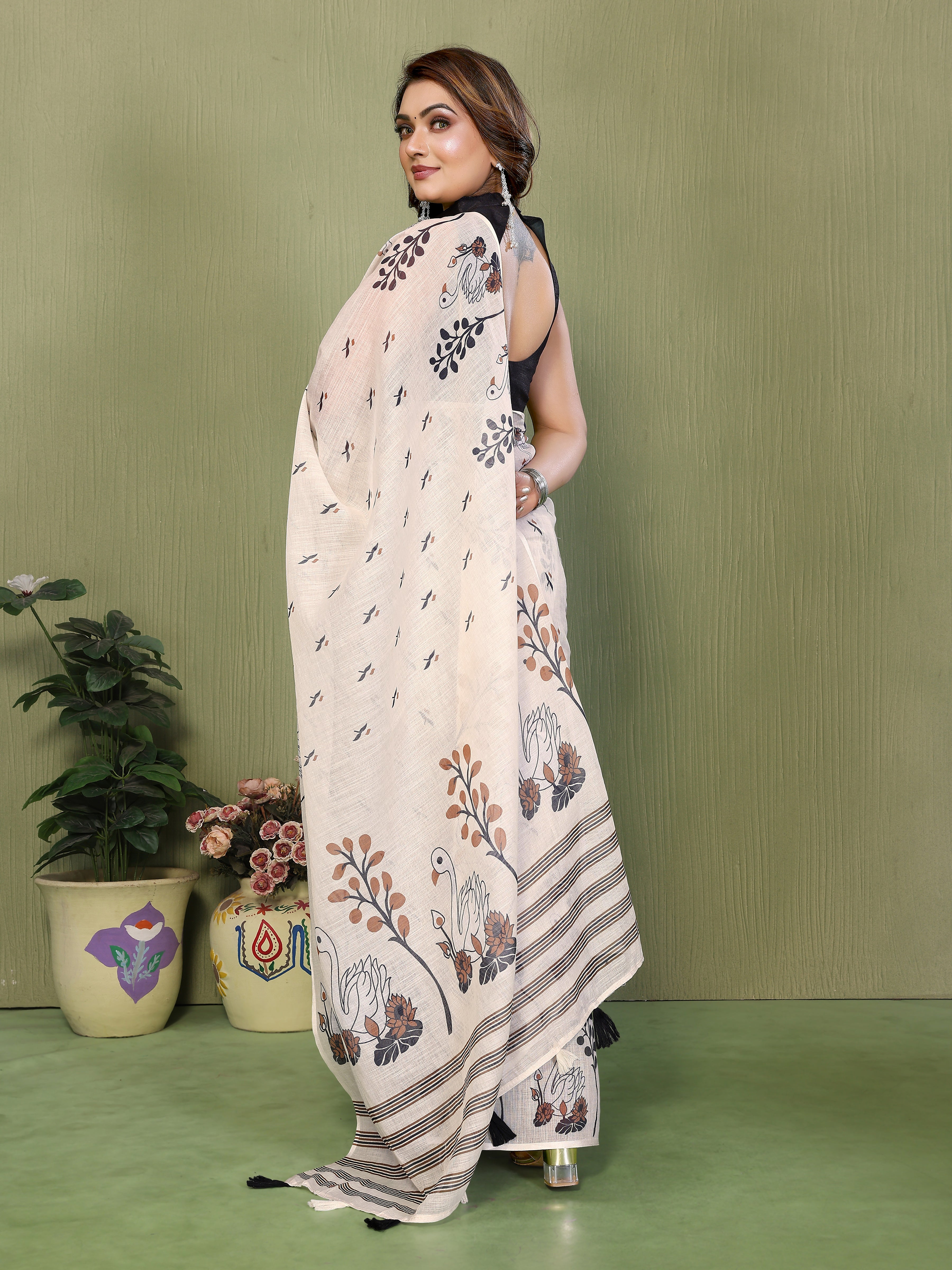 Women Soft Linen Cotton Swan Printed Saree with Floral Border Design