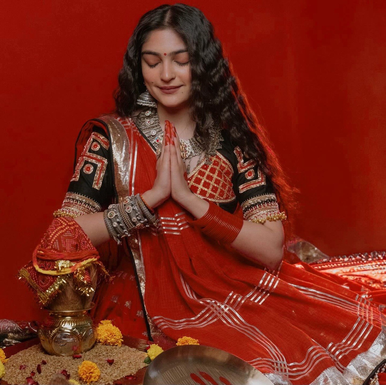 Women Premium Designer Banarasi Lehenga Choli with Traditional Zari Weaving Work