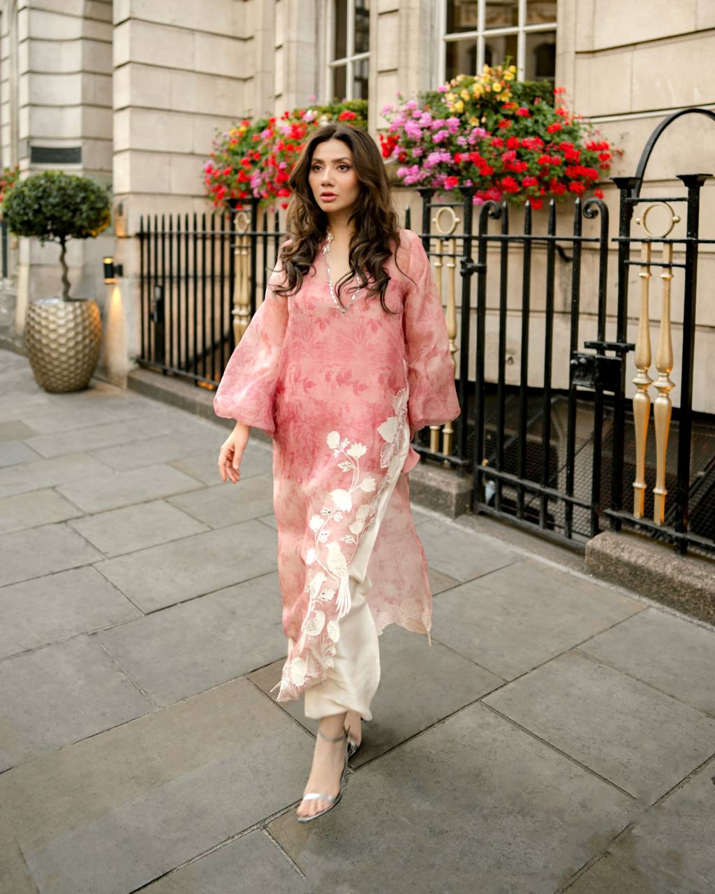 Mahira Khan Wearing Premium Party Wear Kurta Set