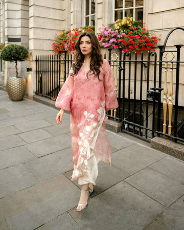 Mahira Khan Wearing Premium Party Wear Kurta Set