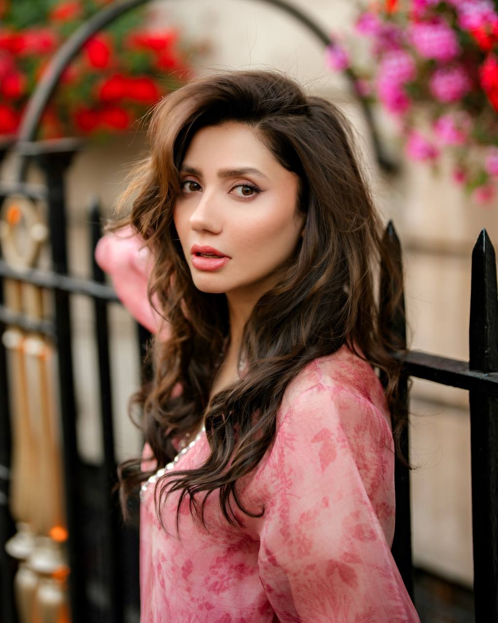 Mahira Khan Wearing Premium Party Wear Kurta Set
